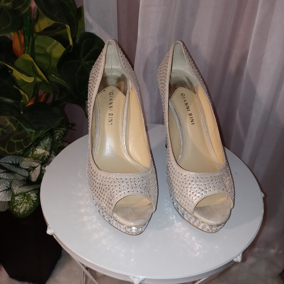 Women's Bejeweled High-heeled Shoes - Picture 8 of 8